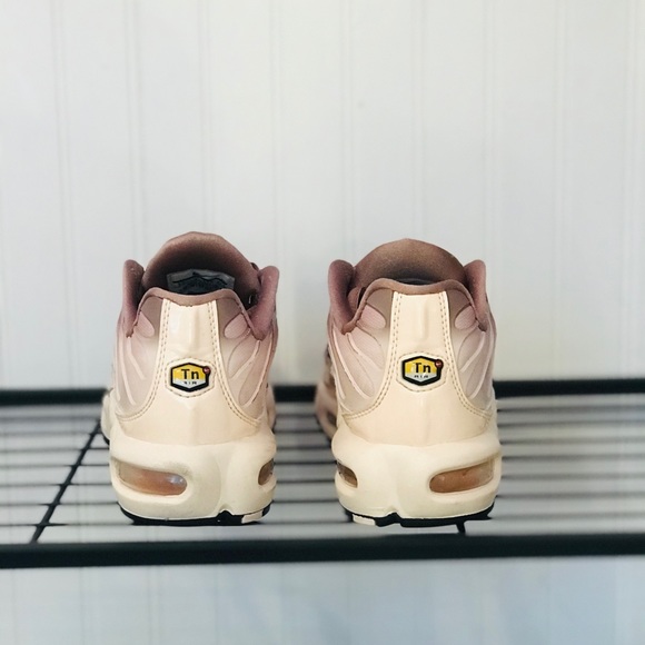 Women’s Nike Air Max Plus - Picture 5 of 8